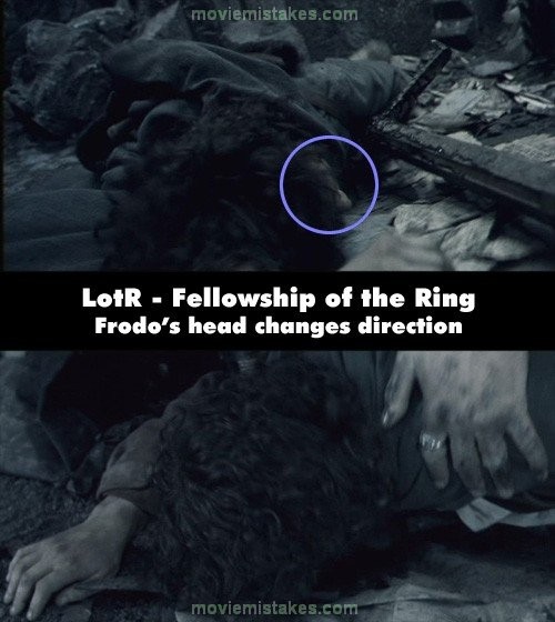 Phim The Lord of the Rings: The Fellowship of the Ring (Chúa tể của những chiếc nhẫn: Hiệp hội bảo vệ nhẫn), cảnh Frodo bị đâm, anh ngã sấp dưới đất, quay mặt về bên trái. Khi Aragon lê bước đến bên Frodo, anh vẫn nằm với tư thế cũ. Nhưng khi Aragon chạm được vào người Frodo và lật ngửa anh lên thì mặt của Frodo lúc này lại đang quay về phía bên phải